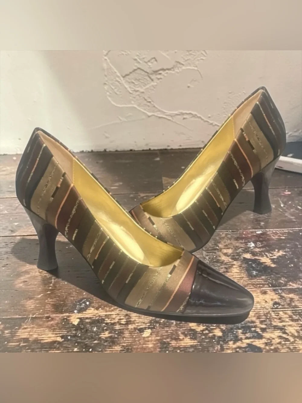 Proxy NWT Classic Striped Brown Kitten Heel Pumps. Gold lined. 7.5